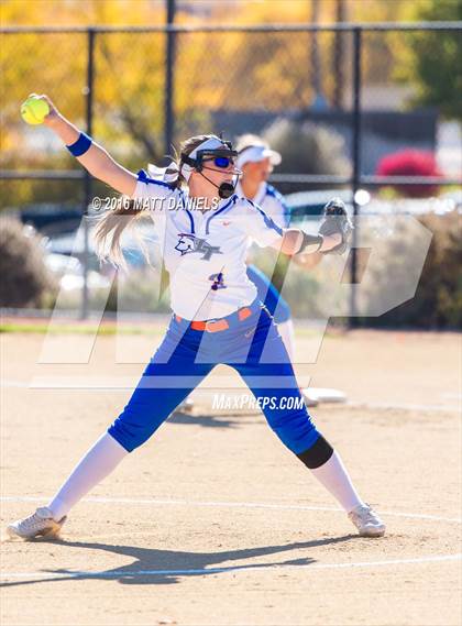 Thumbnail 3 in Legend vs. Smoky Hill (CHSAA 5A Region 6 Playoff) photogallery.