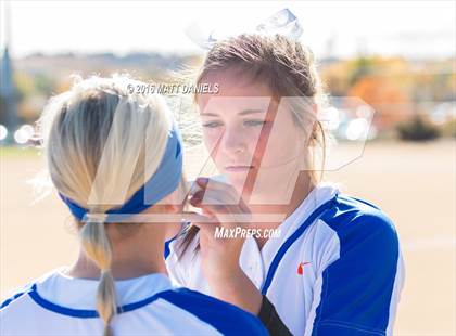 Thumbnail 3 in Legend vs. Smoky Hill (CHSAA 5A Region 6 Playoff) photogallery.