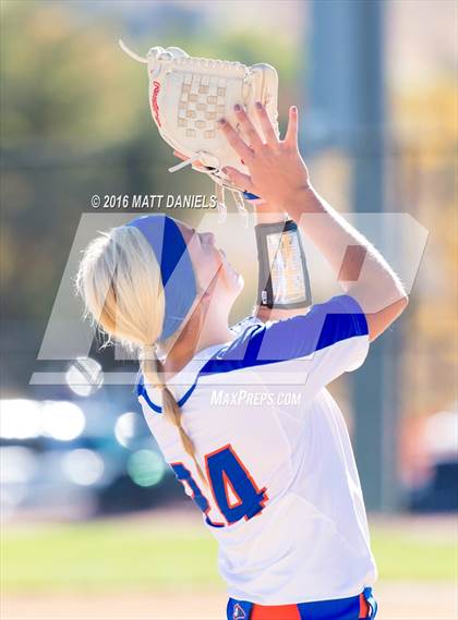 Thumbnail 1 in Legend vs. Smoky Hill (CHSAA 5A Region 6 Playoff) photogallery.