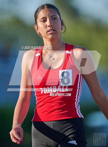 Thumbnail 1 in Dog Pound Invitational (400M) photogallery.