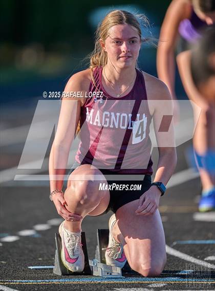 Thumbnail 1 in Dog Pound Invitational (400M) photogallery.