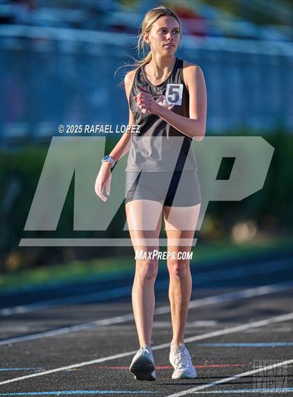 Thumbnail 1 in Dog Pound Invitational (400M) photogallery.