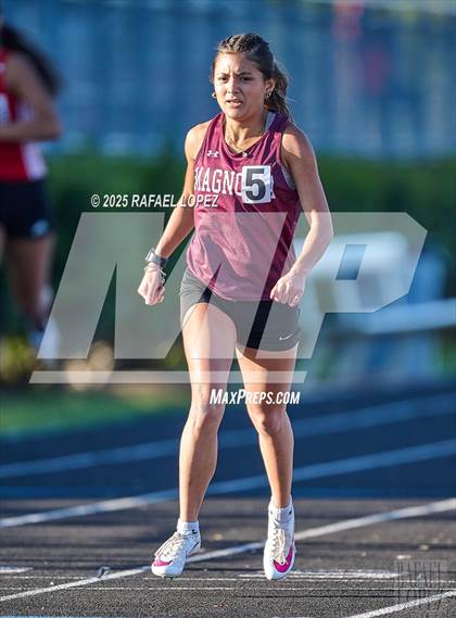 Thumbnail 1 in Dog Pound Invitational (400M) photogallery.