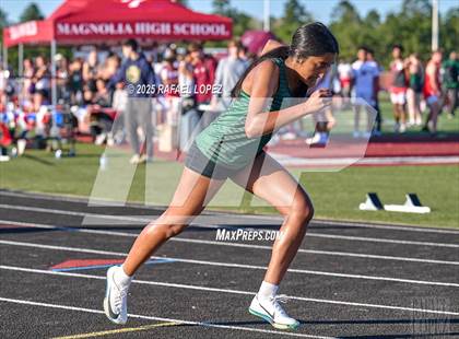 Thumbnail 1 in Dog Pound Invitational (400M) photogallery.