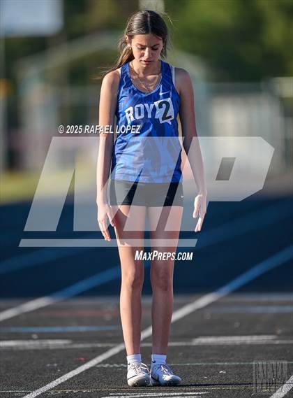 Thumbnail 2 in Dog Pound Invitational (400M) photogallery.