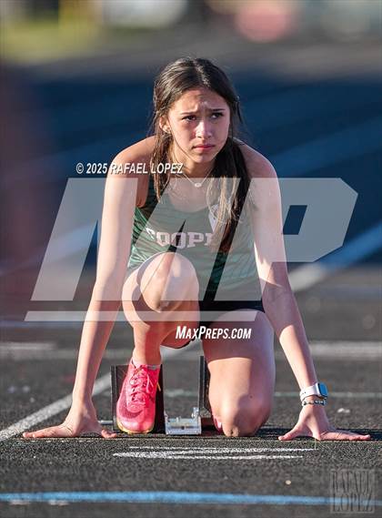Thumbnail 2 in Dog Pound Invitational (400M) photogallery.