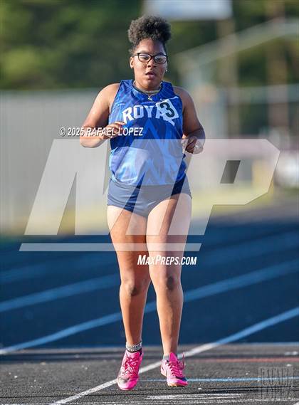 Thumbnail 3 in Dog Pound Invitational (400M) photogallery.
