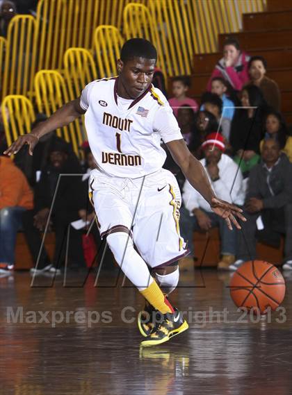 Thumbnail 2 in Fox Lane vs Mt. Vernon (Section 1 Class AA Quarter Final) photogallery.