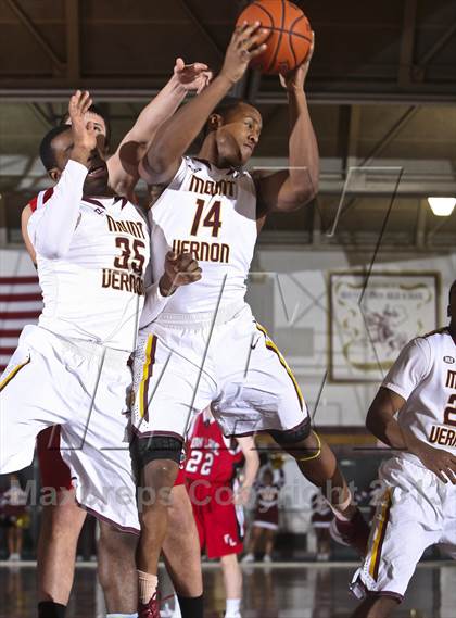 Thumbnail 2 in Fox Lane vs Mt. Vernon (Section 1 Class AA Quarter Final) photogallery.