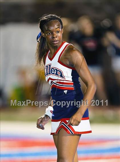 Thumbnail 2 in Cedar Hill vs. Allen (Tom Landry Classic) photogallery.