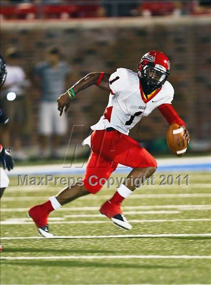 Thumbnail 3 in Cedar Hill vs. Allen (Tom Landry Classic) photogallery.