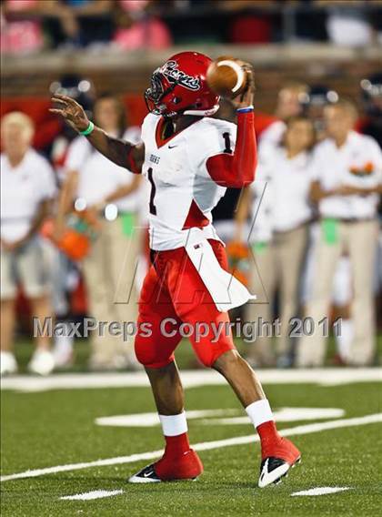 Thumbnail 1 in Cedar Hill vs. Allen (Tom Landry Classic) photogallery.