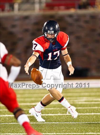 Thumbnail 2 in Cedar Hill vs. Allen (Tom Landry Classic) photogallery.