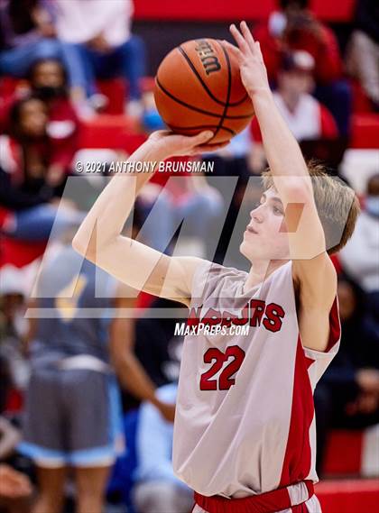Thumbnail 3 in Burbank @ Galt (Cordova Christmas Classic) photogallery.