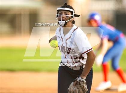 Thumbnail 2 in Los Alamitos vs. Cypress photogallery.