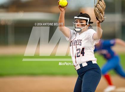 Thumbnail 2 in Los Alamitos vs. Cypress photogallery.