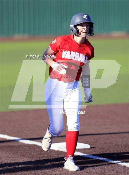 Thumbnail 2 in Grand Saline vs Van photogallery.