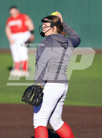 Thumbnail 2 in Grand Saline vs Van photogallery.
