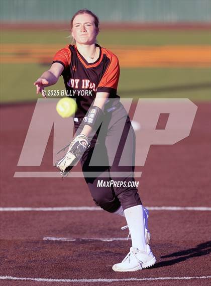 Thumbnail 3 in Grand Saline vs Van photogallery.