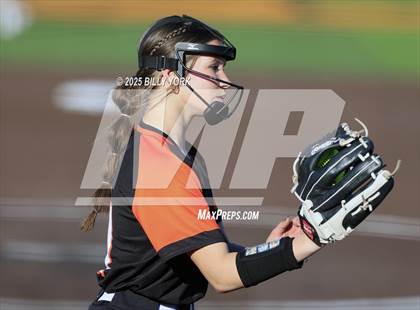 Thumbnail 1 in Grand Saline vs Van photogallery.
