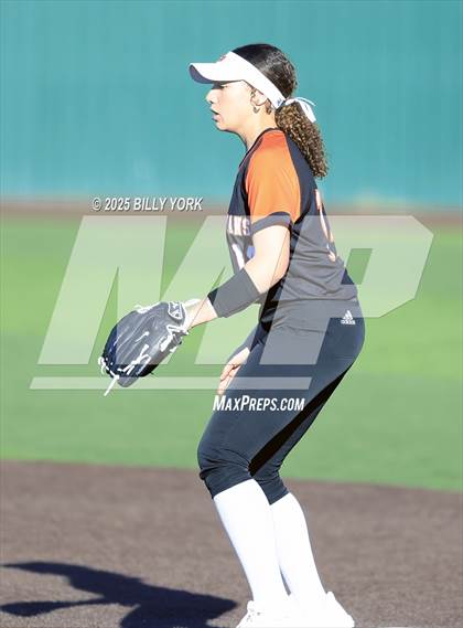 Thumbnail 1 in Grand Saline vs Van photogallery.