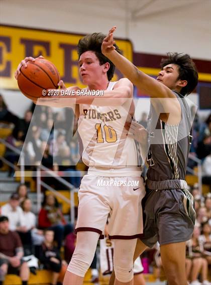 Thumbnail 3 in Royal @ Simi Valley photogallery.