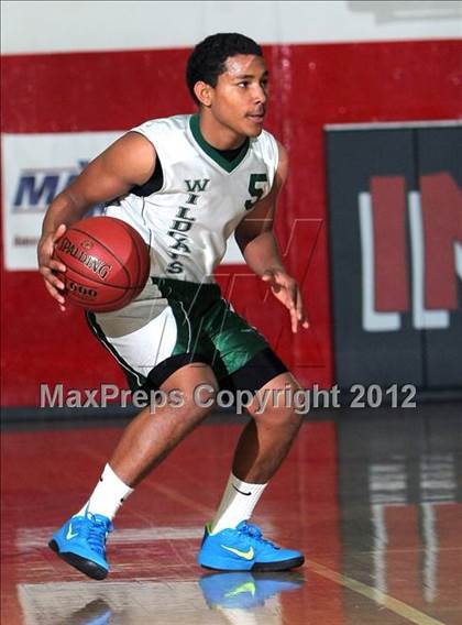 Thumbnail 3 in Moorpark v 29 Palms (MaxPreps Holiday Classic) photogallery.