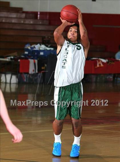 Thumbnail 2 in Moorpark v 29 Palms (MaxPreps Holiday Classic) photogallery.