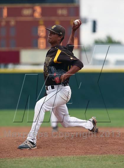 Thumbnail 2 in Yuba City vs. Colfax (CIF SJS D-3 Final) photogallery.