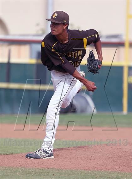 Thumbnail 2 in Yuba City vs. Colfax (CIF SJS D-3 Final) photogallery.