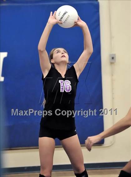 Thumbnail 1 in Corona del Mar vs Carlsbad (Dave Mohs Tournament) photogallery.