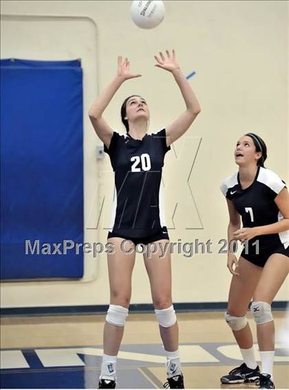 Thumbnail 2 in Corona del Mar vs Carlsbad (Dave Mohs Tournament) photogallery.