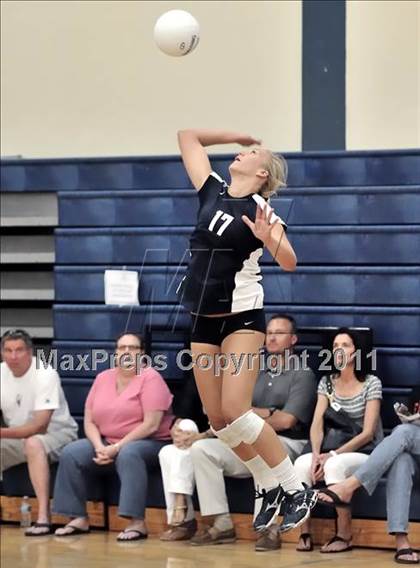 Thumbnail 2 in Corona del Mar vs Carlsbad (Dave Mohs Tournament) photogallery.