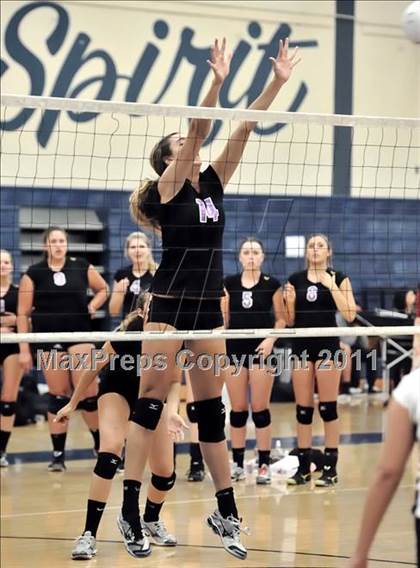 Thumbnail 3 in Corona del Mar vs Carlsbad (Dave Mohs Tournament) photogallery.