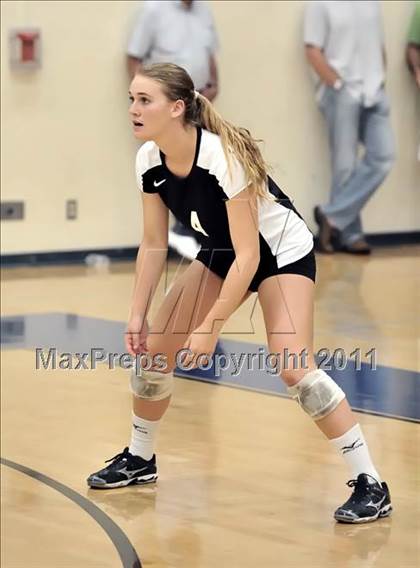 Thumbnail 3 in Corona del Mar vs Carlsbad (Dave Mohs Tournament) photogallery.