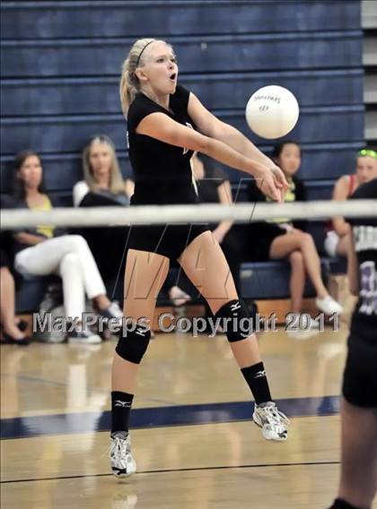 Thumbnail 3 in Corona del Mar vs Carlsbad (Dave Mohs Tournament) photogallery.