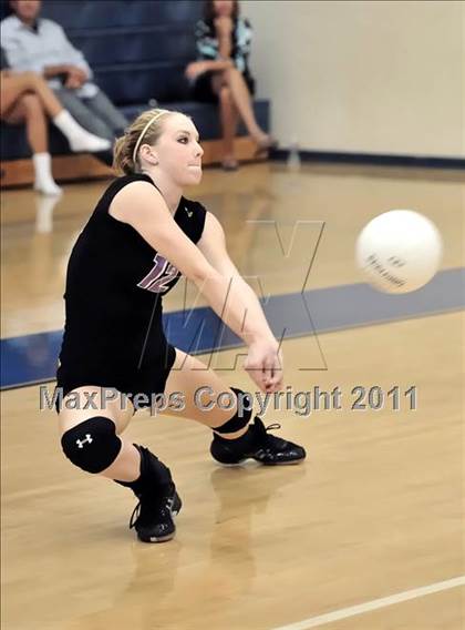 Thumbnail 3 in Corona del Mar vs Carlsbad (Dave Mohs Tournament) photogallery.