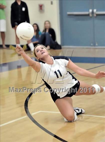 Thumbnail 3 in Corona del Mar vs Carlsbad (Dave Mohs Tournament) photogallery.