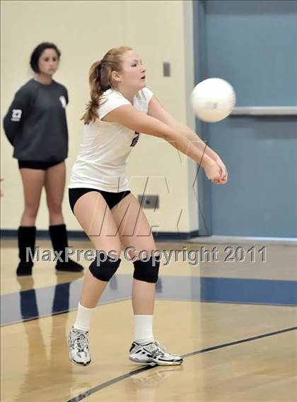 Thumbnail 1 in Corona del Mar vs Carlsbad (Dave Mohs Tournament) photogallery.