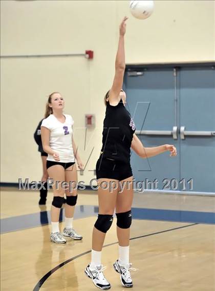Thumbnail 1 in Corona del Mar vs Carlsbad (Dave Mohs Tournament) photogallery.