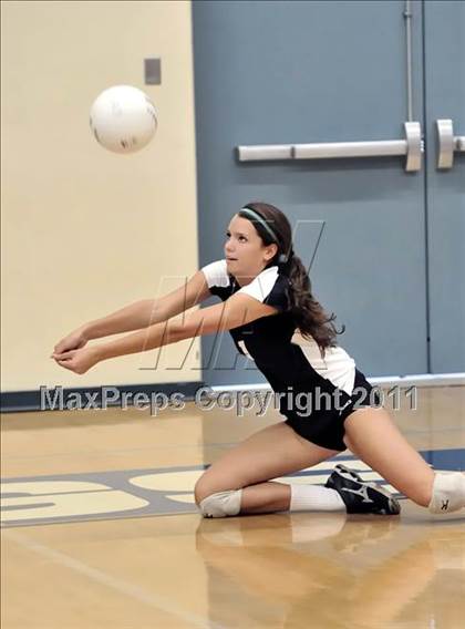 Thumbnail 2 in Corona del Mar vs Carlsbad (Dave Mohs Tournament) photogallery.