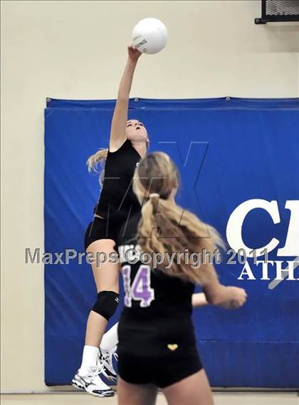 Thumbnail 1 in Corona del Mar vs Carlsbad (Dave Mohs Tournament) photogallery.
