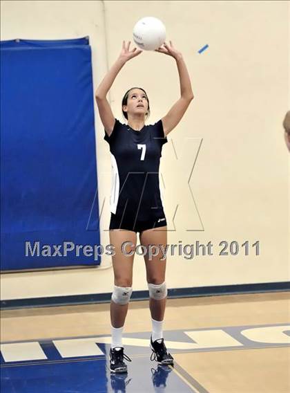 Thumbnail 2 in Corona del Mar vs Carlsbad (Dave Mohs Tournament) photogallery.