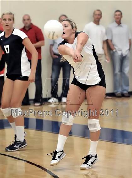 Thumbnail 2 in Corona del Mar vs Carlsbad (Dave Mohs Tournament) photogallery.