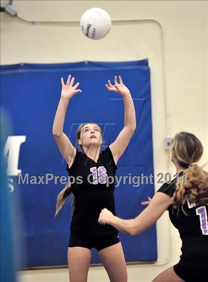 Thumbnail 2 in Corona del Mar vs Carlsbad (Dave Mohs Tournament) photogallery.