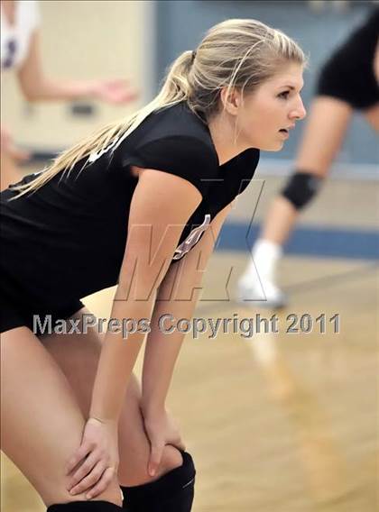 Thumbnail 3 in Corona del Mar vs Carlsbad (Dave Mohs Tournament) photogallery.