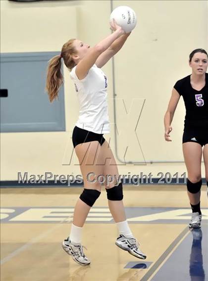 Thumbnail 1 in Corona del Mar vs Carlsbad (Dave Mohs Tournament) photogallery.