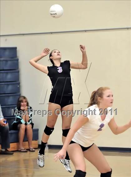 Thumbnail 3 in Corona del Mar vs Carlsbad (Dave Mohs Tournament) photogallery.