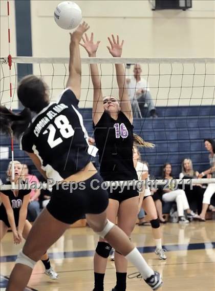 Thumbnail 1 in Corona del Mar vs Carlsbad (Dave Mohs Tournament) photogallery.