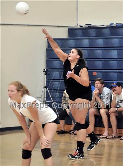 Thumbnail 1 in Corona del Mar vs Carlsbad (Dave Mohs Tournament) photogallery.
